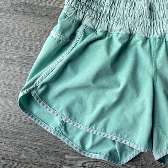 Lululemon Tracker Low Rise Mint Green Blue Running Shorts 8 - Picture 3 of 9